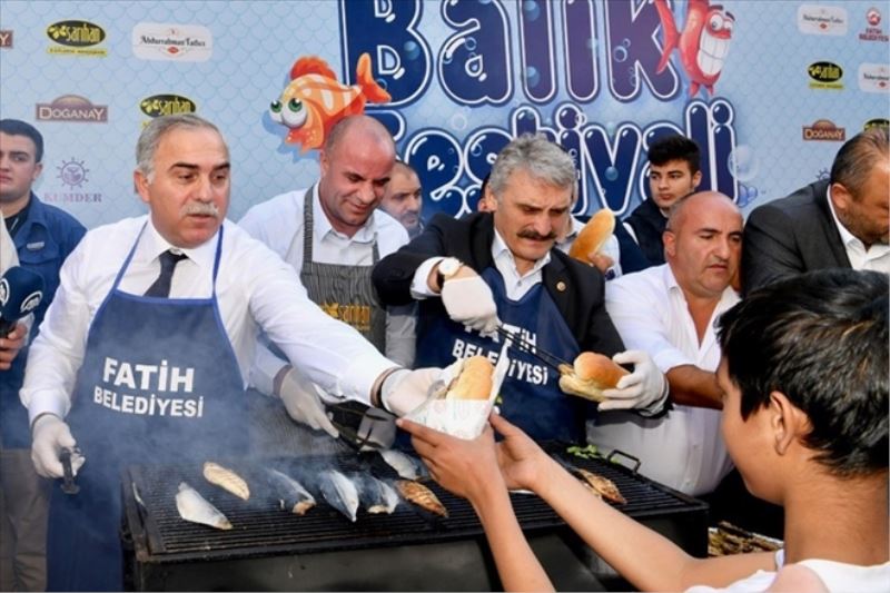 Fatih´te Vatandaşlara Binlerce Balık Ekmek İkram Edildi