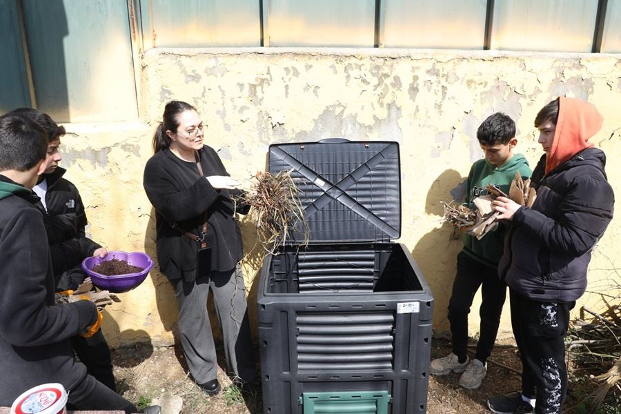 Eyüpsultanlı Öğrenciler Kompost Kurulumu Yaptılar